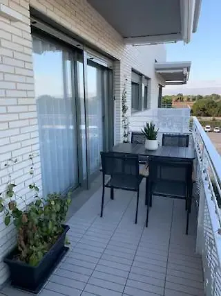 Con Piscina Y Cerca De La Playa 아파트