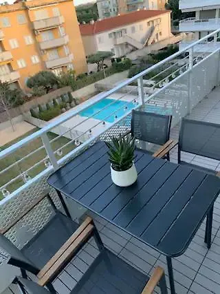 Con Piscina Y Cerca De La Playa * 캠브릴스