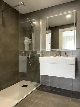Con Piscina Y Cerca De La Playa 아파트 *